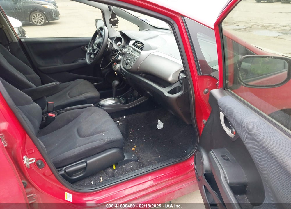 2011 HONDA FIT VIN: JHMGE8H57BS002199