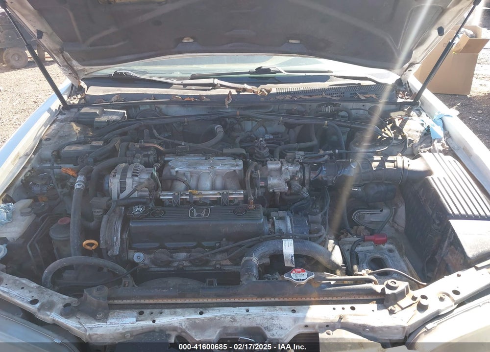 1996 HONDA ACCORD LX/EX VIN: 1HGCE664XTA021305