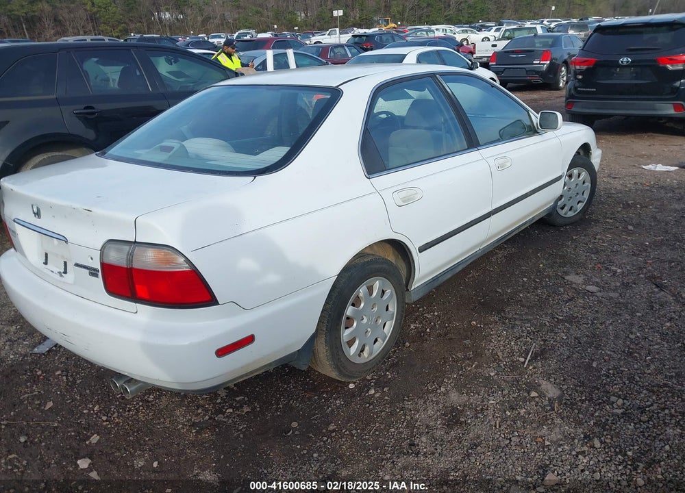 1996 HONDA ACCORD LX/EX VIN: 1HGCE664XTA021305