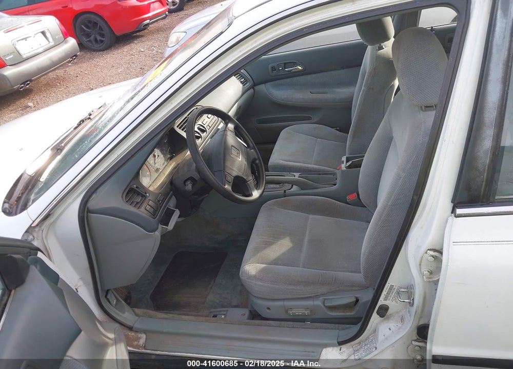 1996 HONDA ACCORD LX/EX VIN: 1HGCE664XTA021305
