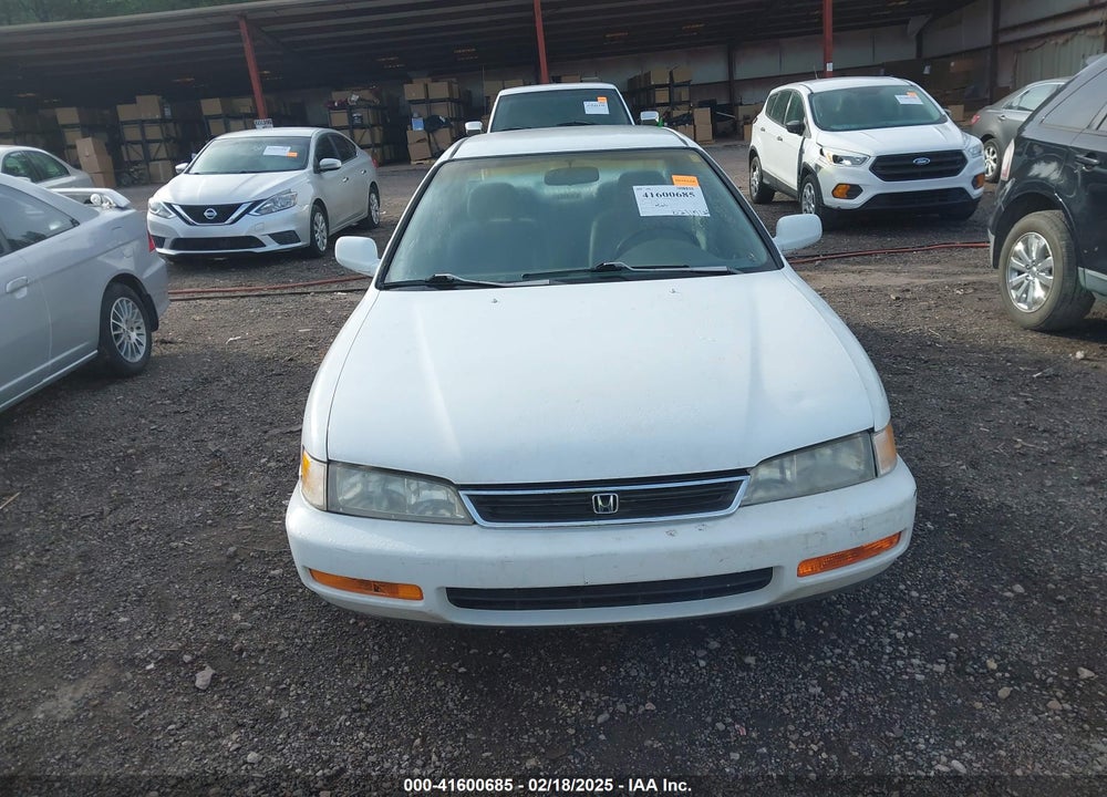 1996 HONDA ACCORD LX/EX VIN: 1HGCE664XTA021305