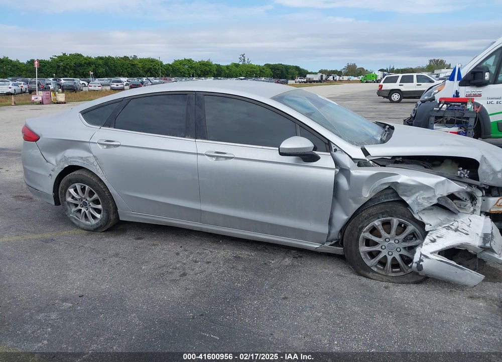 2018 FORD FUSION S VIN: 3FA6P0G76JR143616
