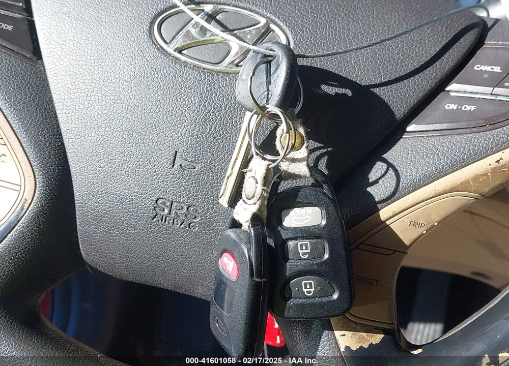 2011 HYUNDAI SONATA VIN: 5NPEB4AC3BH294418