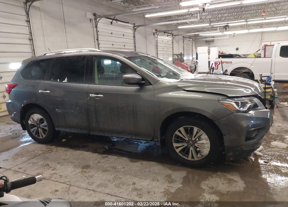2017 NISSAN PATHFINDER VIN: 5N1DR2MM9HC622179