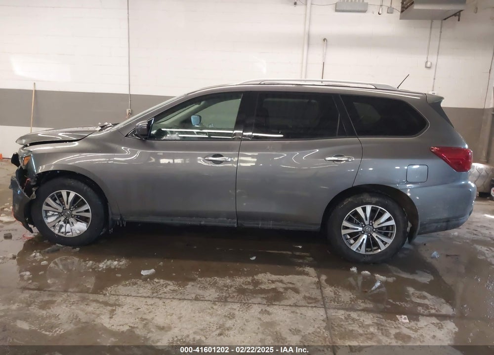 2017 NISSAN PATHFINDER VIN: 5N1DR2MM9HC622179