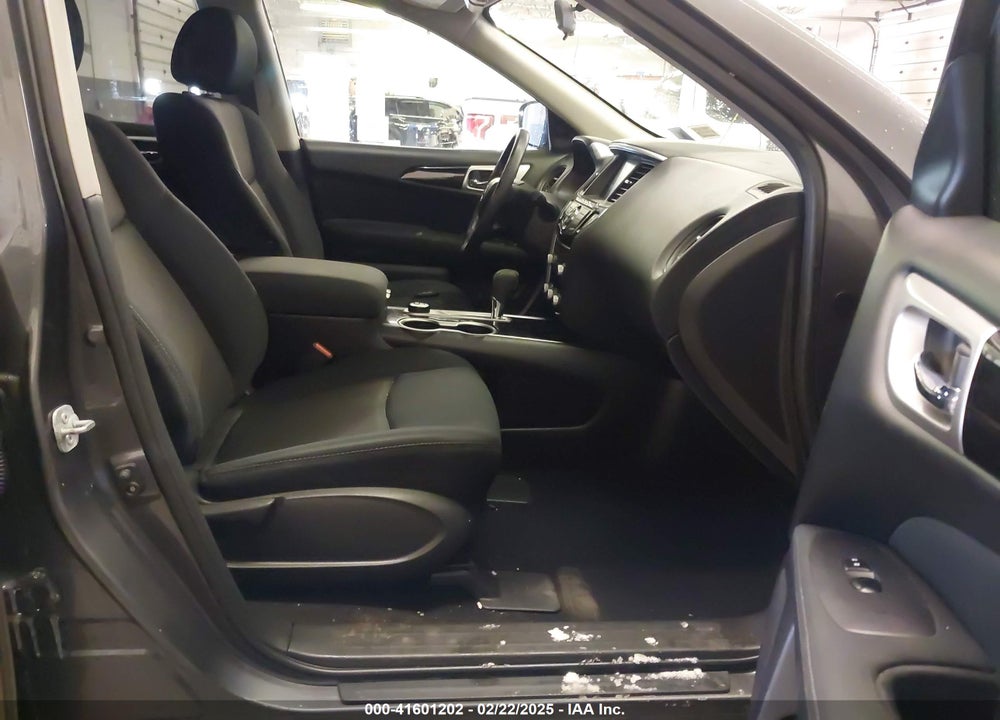 2017 NISSAN PATHFINDER VIN: 5N1DR2MM9HC622179
