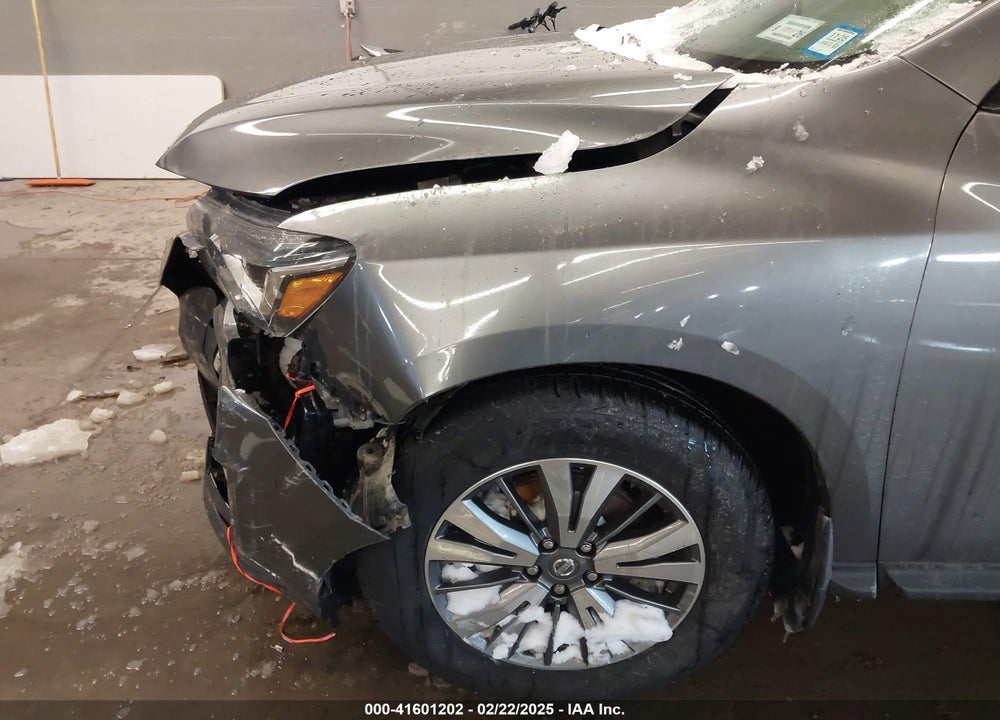 2017 NISSAN PATHFINDER VIN: 5N1DR2MM9HC622179