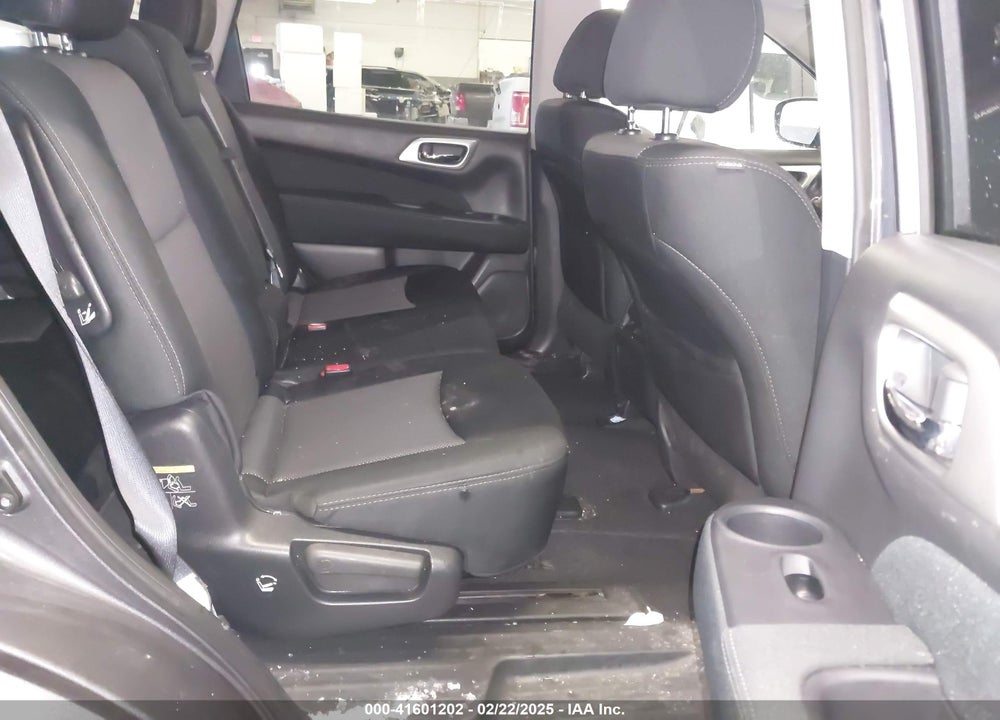 2017 NISSAN PATHFINDER VIN: 5N1DR2MM9HC622179