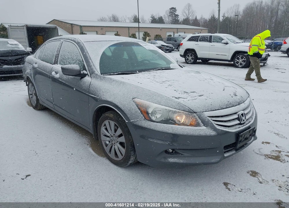 2011 HONDA ACCORD VIN: 1HGCP3F89BA006837
