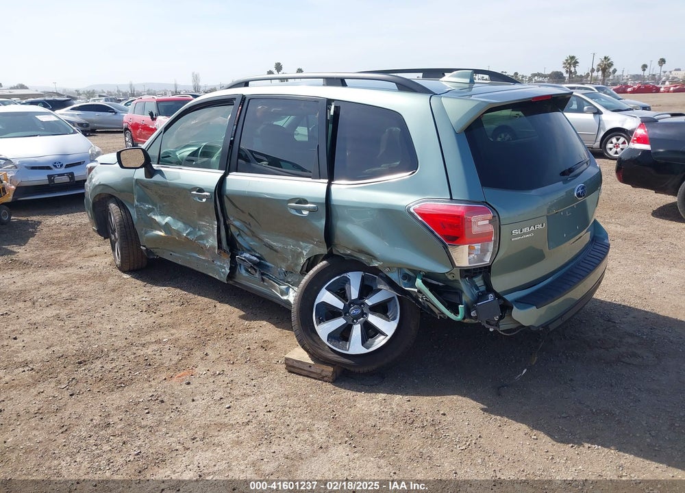 2018 SUBARU FORESTER VIN: JF2SJARC2JH406648
