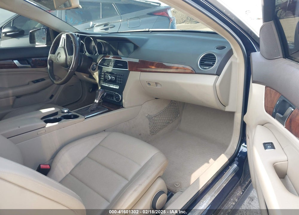 2013 MERCEDES-BENZ C 350 VIN: WDDGJ5HB8DG042269