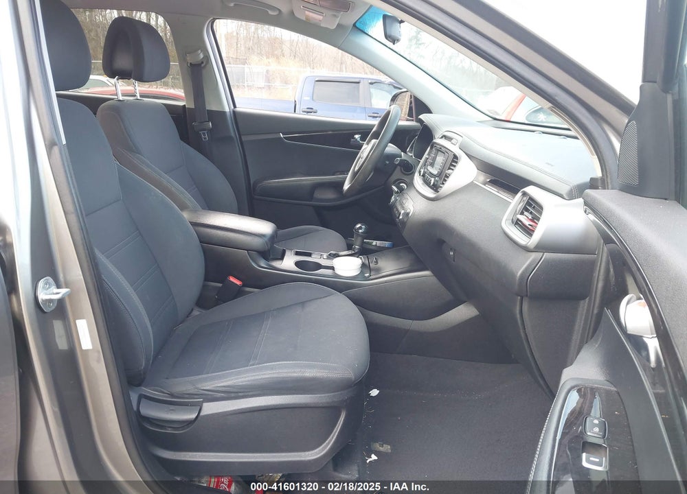2016 KIA SORENTO VIN: 5XYPG4A32GG118100