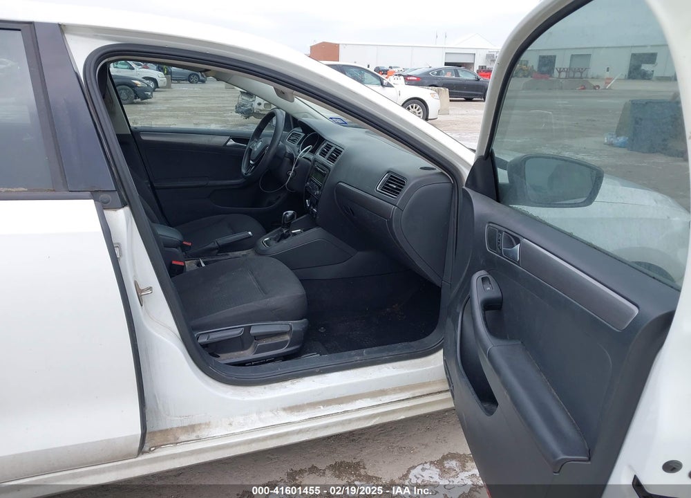 2015 VOLKSWAGEN JETTA VIN: 3VWLA7AJ5FM250833