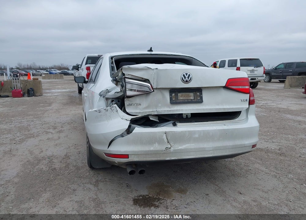 2015 VOLKSWAGEN JETTA VIN: 3VWLA7AJ5FM250833