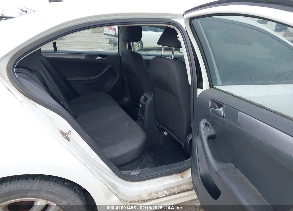 2015 VOLKSWAGEN JETTA VIN: 3VWLA7AJ5FM250833