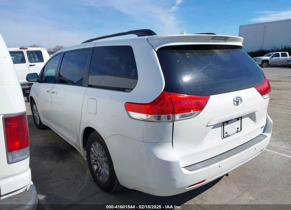 2011 TOYOTA SIENNA XLE LIMITED VIN: 5TDYK3DCXBS043733