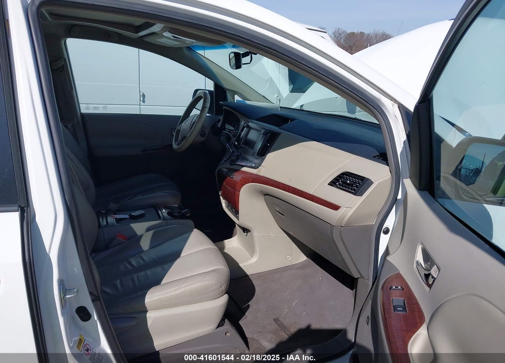 2011 TOYOTA SIENNA XLE LIMITED VIN: 5TDYK3DCXBS043733