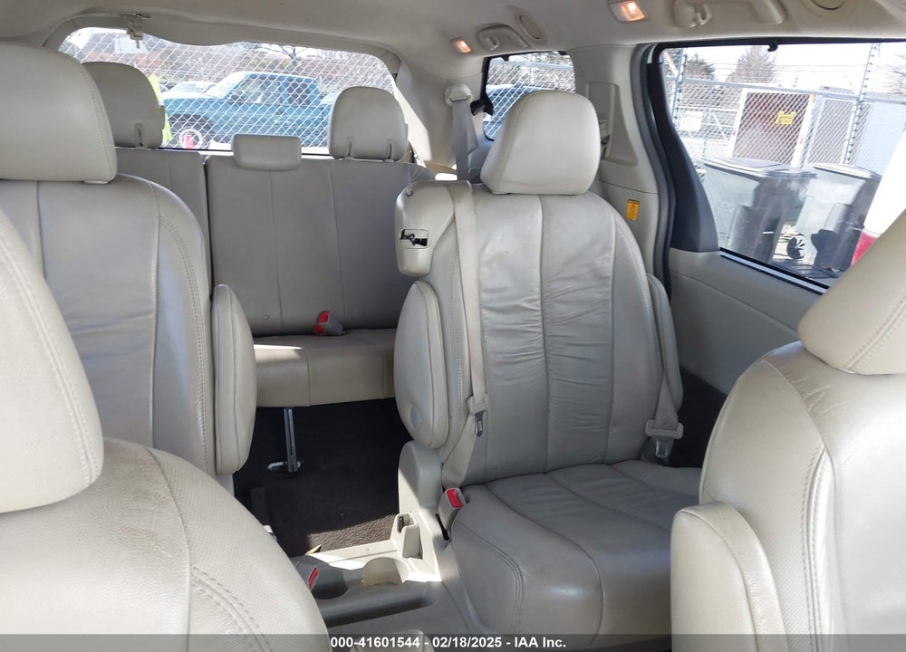 2011 TOYOTA SIENNA XLE LIMITED VIN: 5TDYK3DCXBS043733