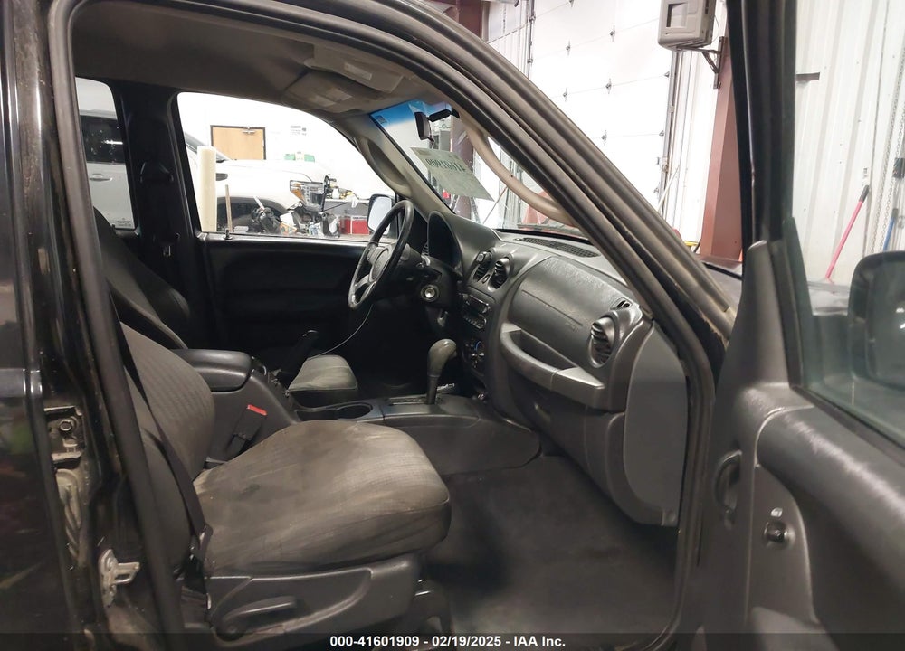 2004 JEEP LIBERTY SPORT VIN: 1J4GL48K94W243306