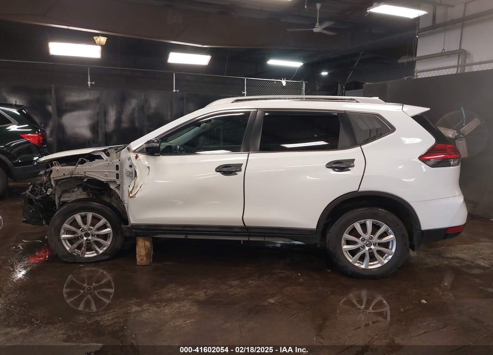 2017 NISSAN ROGUE VIN: 5N1AT2MM9HC800175