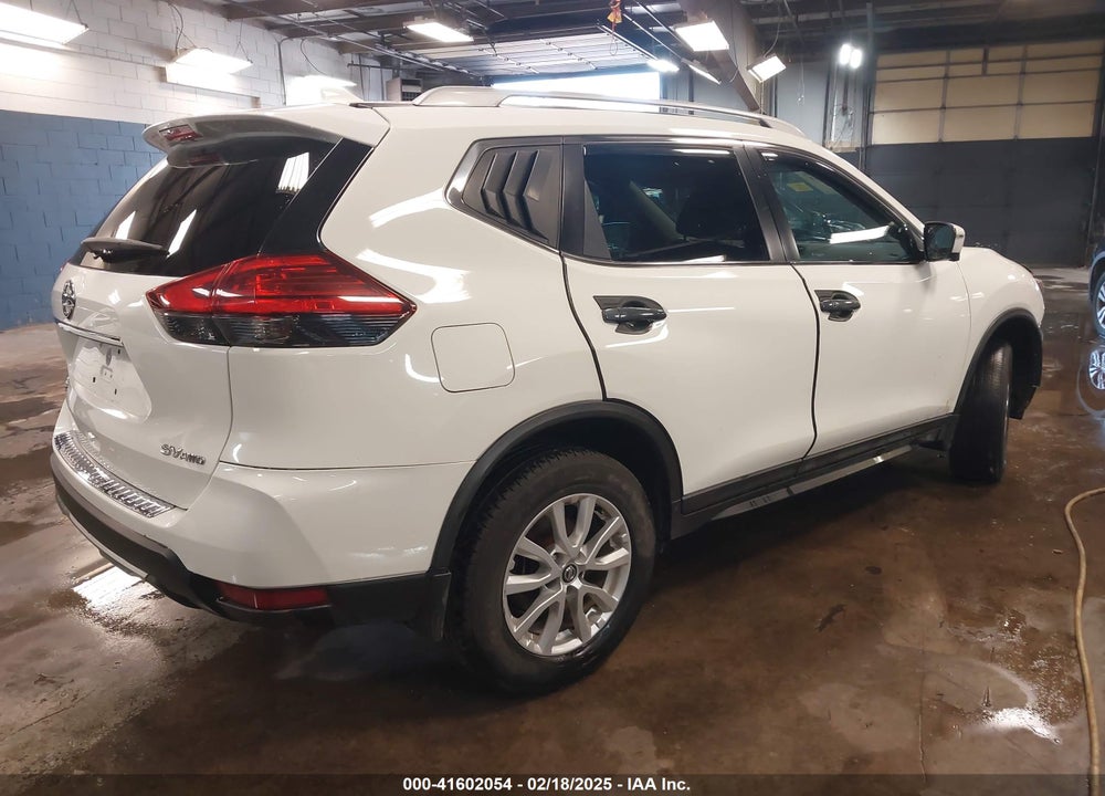 2017 NISSAN ROGUE VIN: 5N1AT2MM9HC800175
