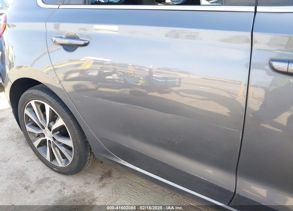 2019 HYUNDAI ELANTRA GT VIN: KMHH35LE1KU117396