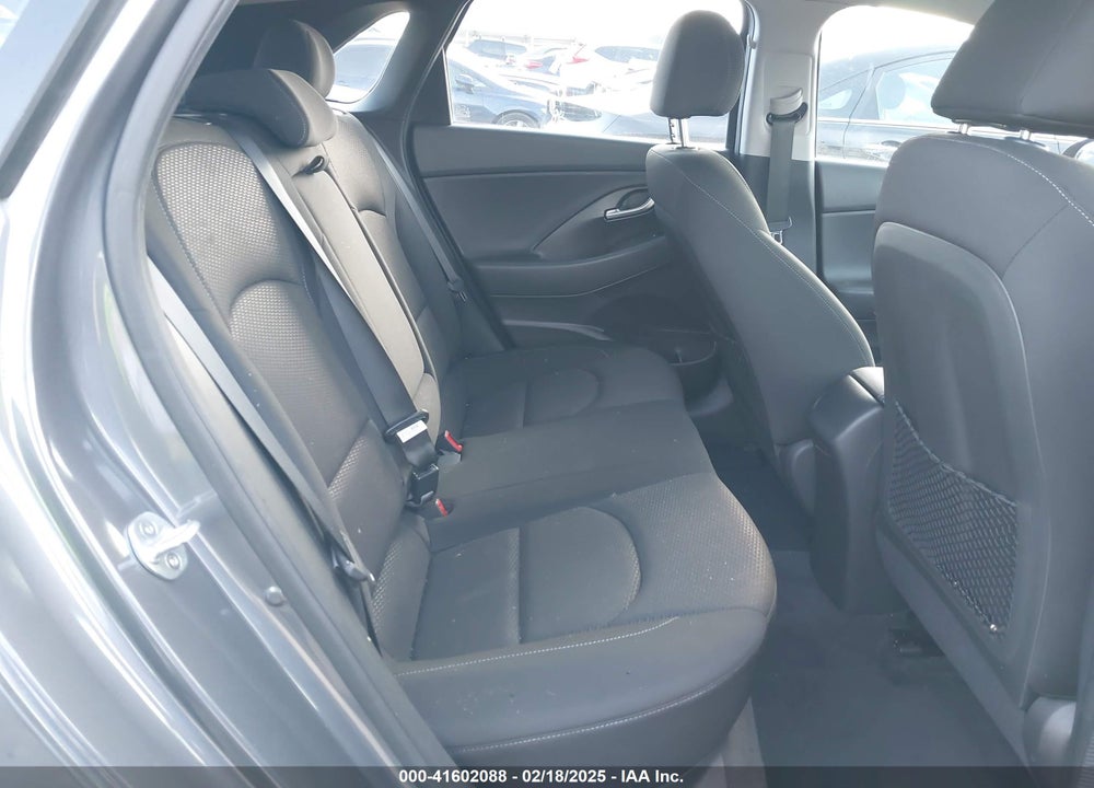 2019 HYUNDAI ELANTRA GT VIN: KMHH35LE1KU117396