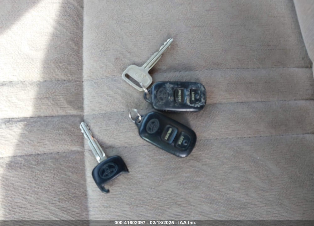 1999 TOYOTA SIENNA LE/XLE VIN: 4T3ZF13C2XU118641