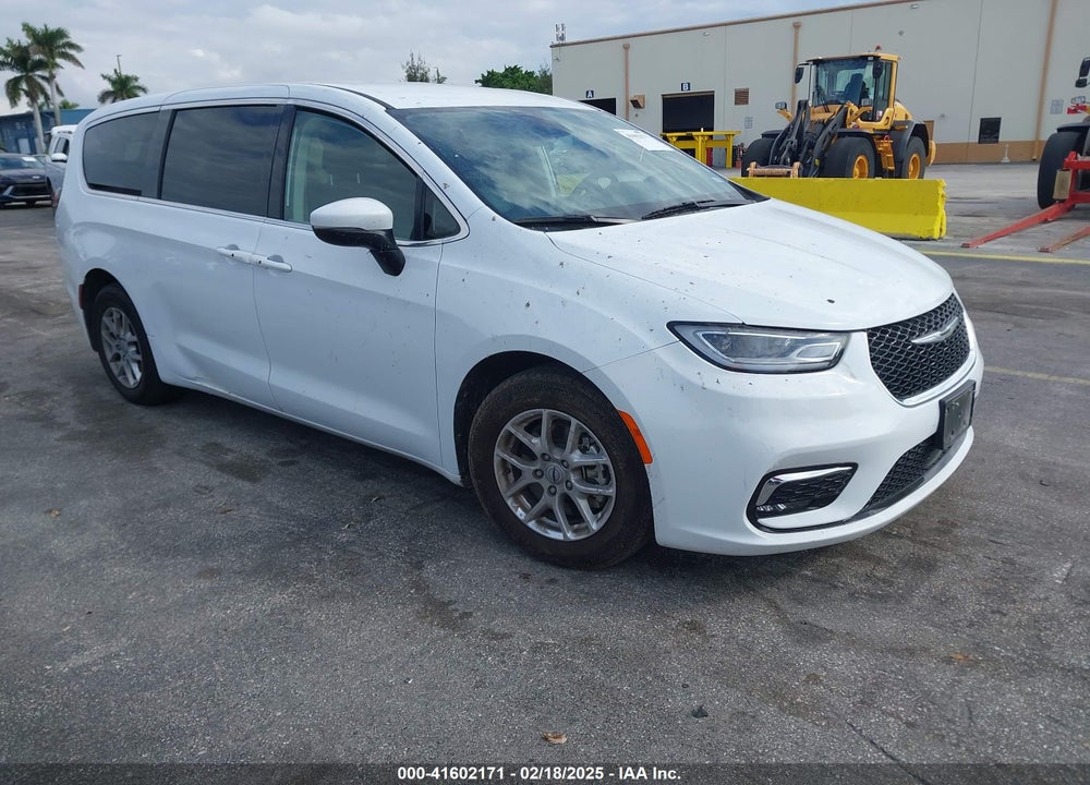 2023 CHRYSLER PACIFICA TOURING L VIN: 2C4RC1BG7PR550651