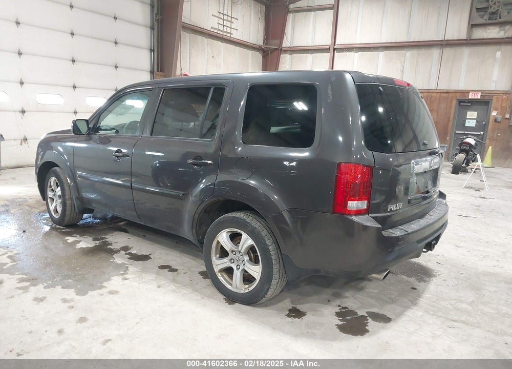 2013 HONDA PILOT EX VIN: 5FNYF4H44DB074383