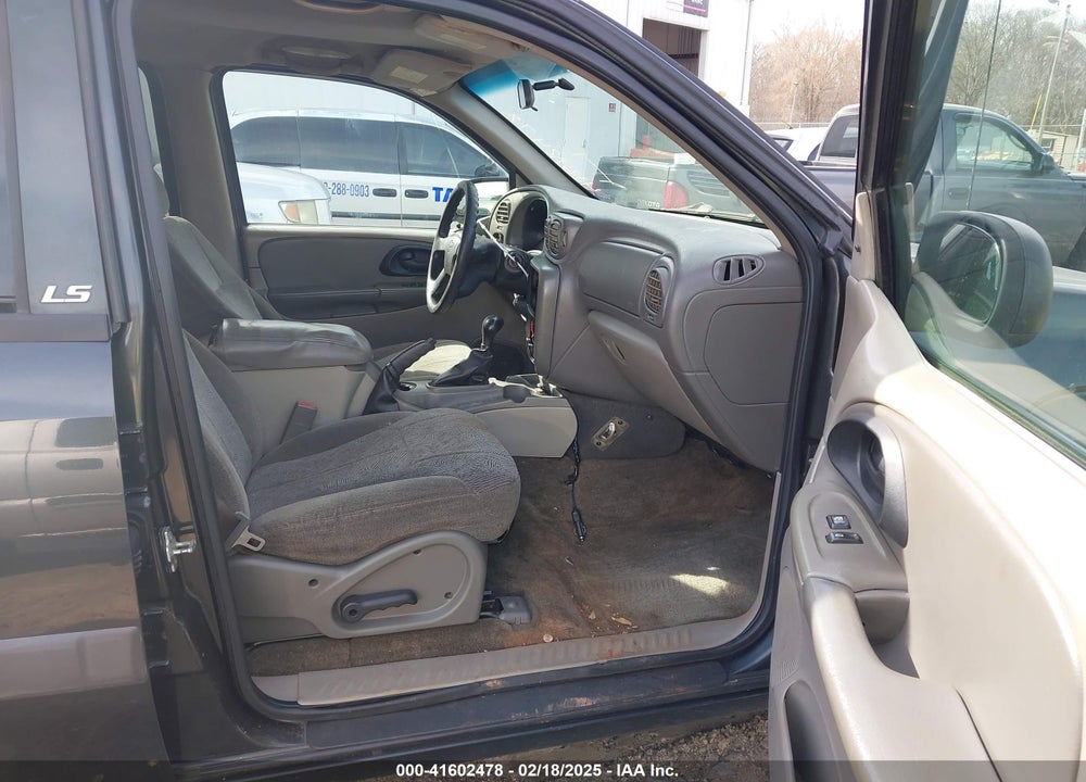 2004 CHEVROLET TRAILBLAZER LS VIN: 1GNDT13SX42270673