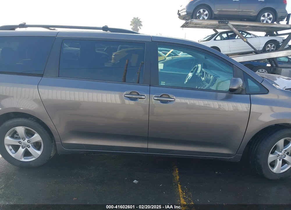 2017 TOYOTA SIENNA LE 8 PASSENGER VIN: 5TDKZ3DCXHS841448