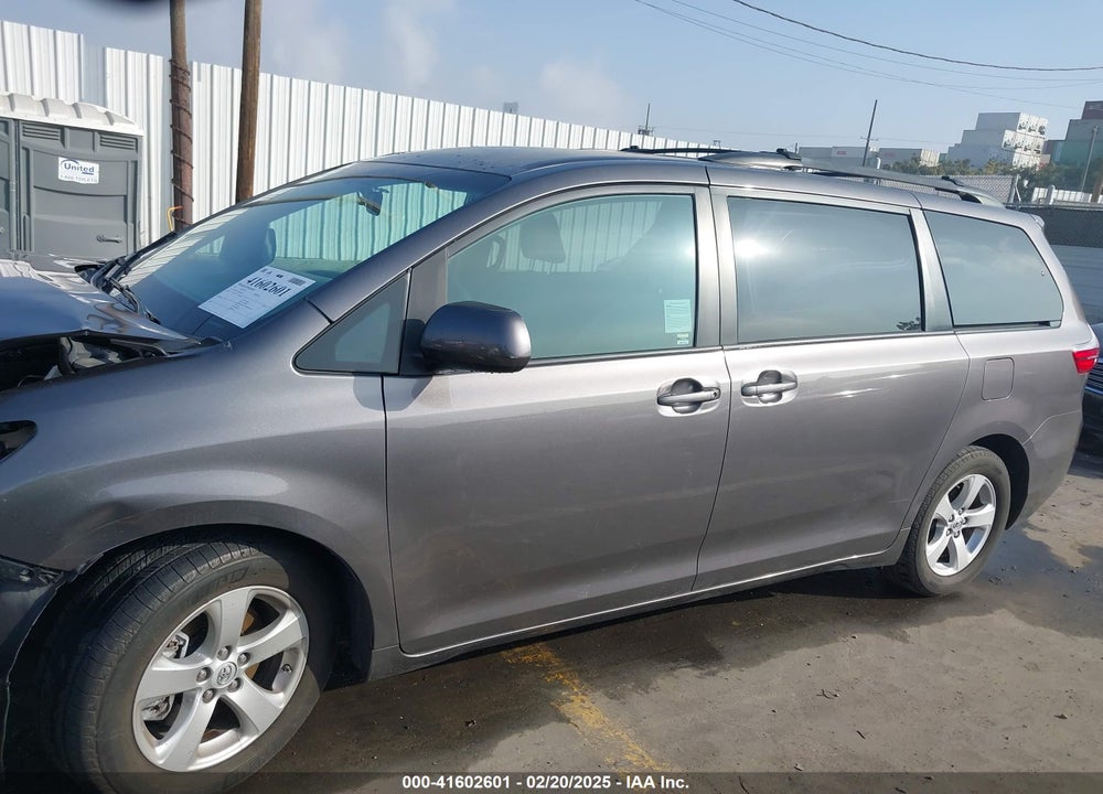 2017 TOYOTA SIENNA LE 8 PASSENGER VIN: 5TDKZ3DCXHS841448