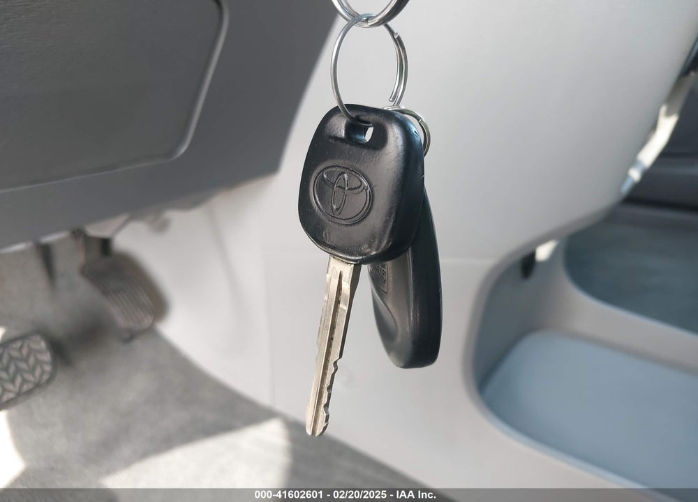 2017 TOYOTA SIENNA LE 8 PASSENGER VIN: 5TDKZ3DCXHS841448
