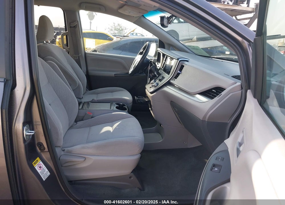 2017 TOYOTA SIENNA LE 8 PASSENGER VIN: 5TDKZ3DCXHS841448