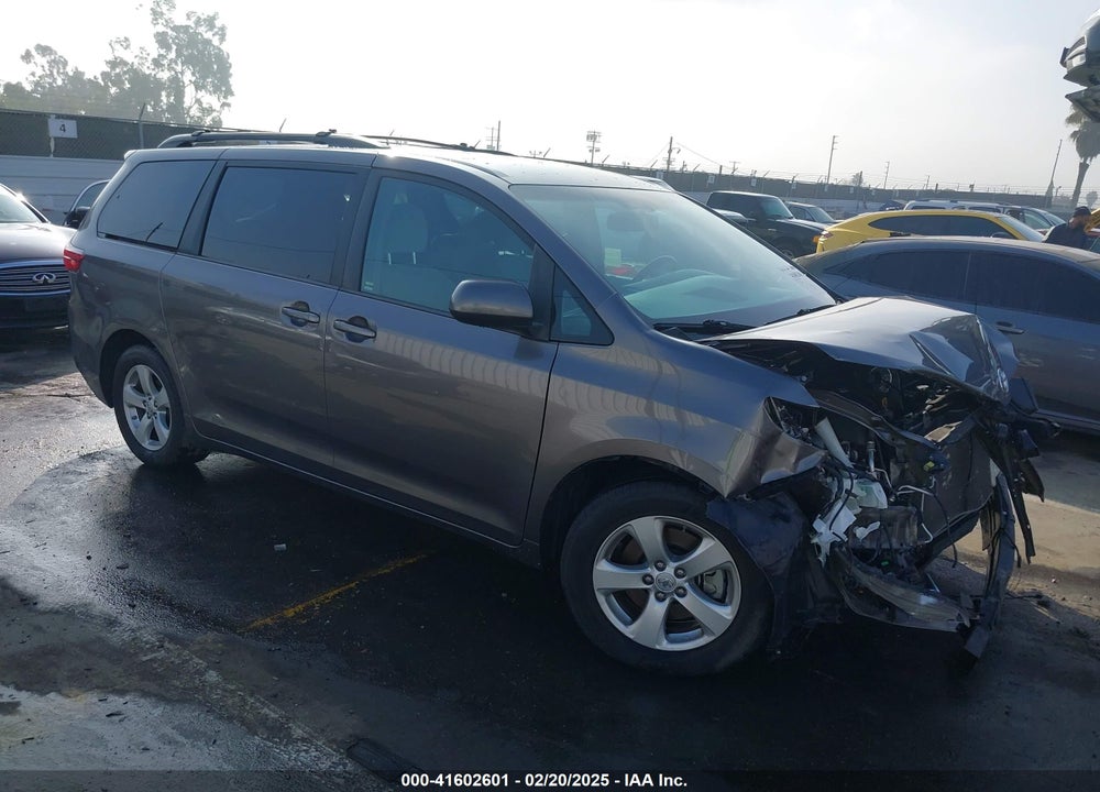 2017 TOYOTA SIENNA LE 8 PASSENGER VIN: 5TDKZ3DCXHS841448