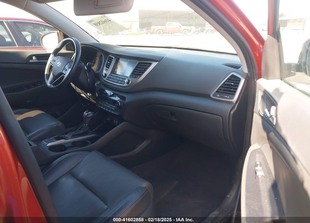 2017 HYUNDAI TUCSON LIMITED VIN: KM8J3CA28HU308370