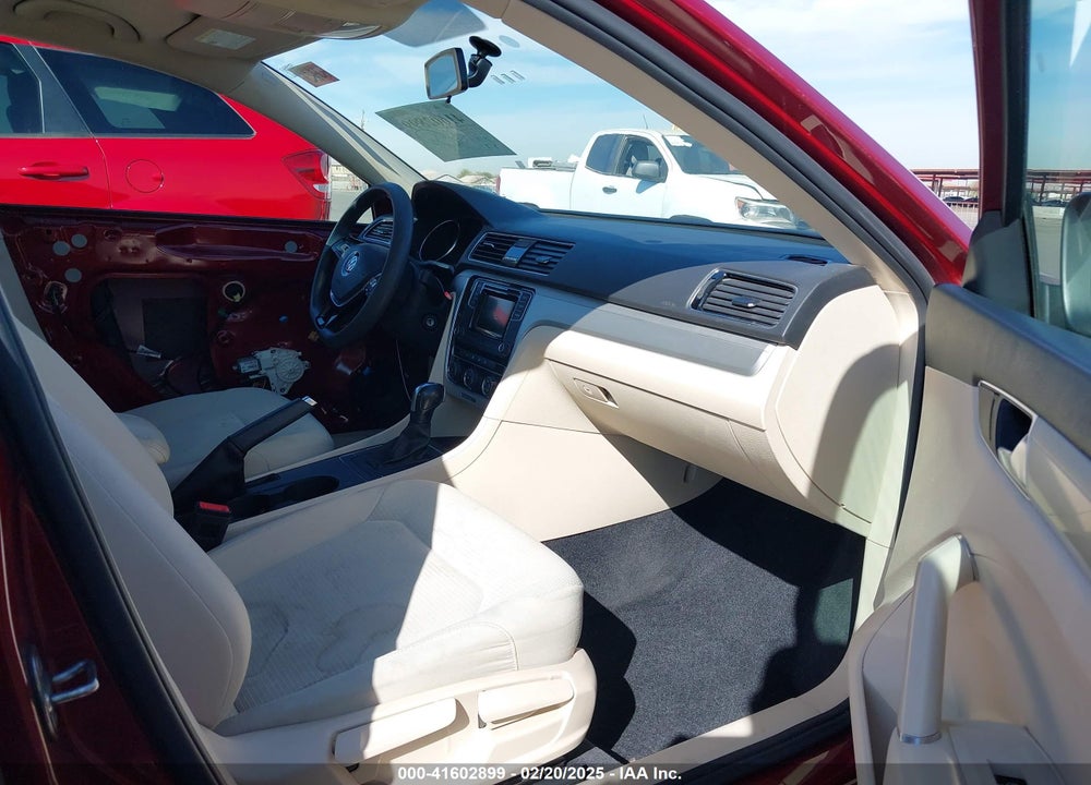 2018 VOLKSWAGEN PASSAT VIN: 1VWAA7A30JC023214