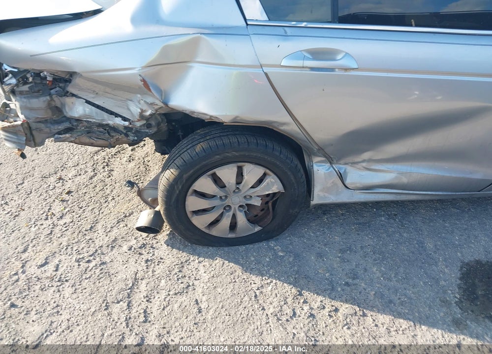 2011 HONDA ACCORD VIN: 1HGCP2F39BA022633