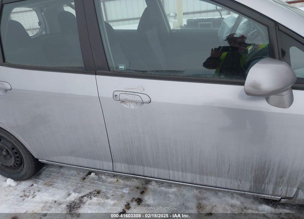 2008 HONDA FIT VIN: JHMGD374X8S073940