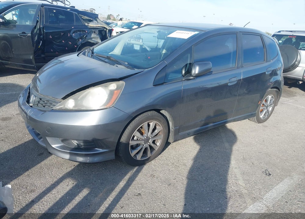2013 HONDA FIT VIN: JHMGE8H55DC018494
