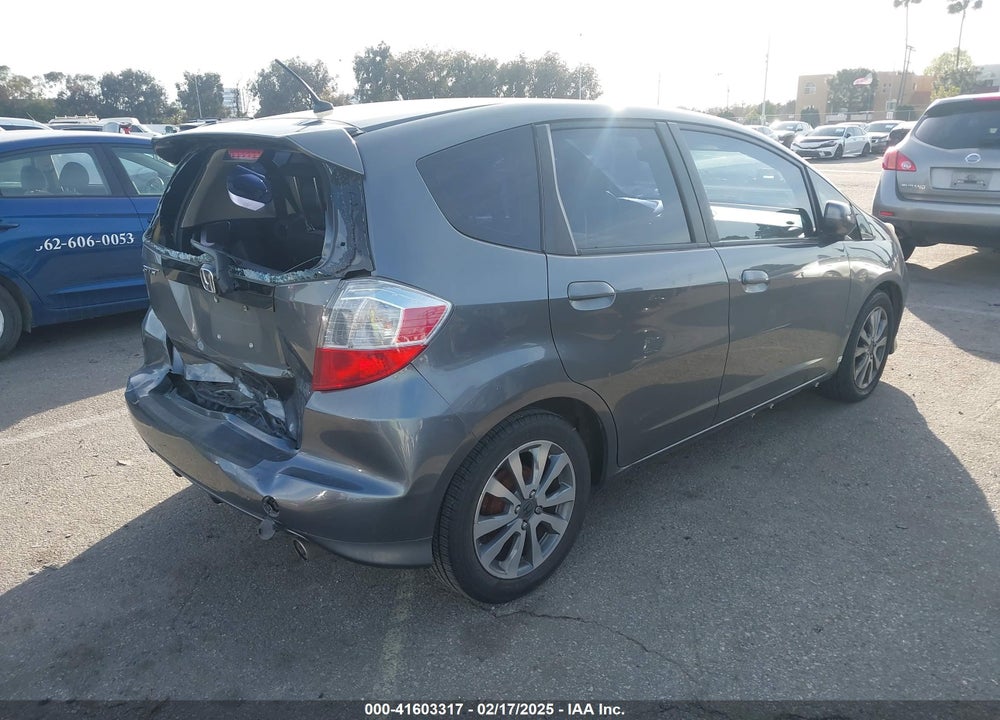 2013 HONDA FIT VIN: JHMGE8H55DC018494