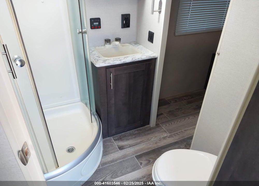 2019 KZ-RV SPORTSMEN 241RLLE VIN: 4EZTU247K5109889