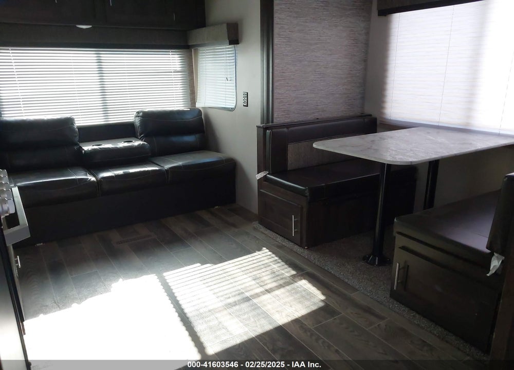 2019 KZ-RV SPORTSMEN 241RLLE VIN: 4EZTU247K5109889