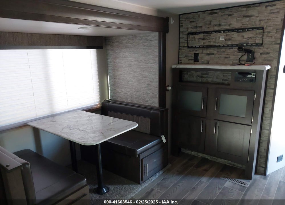 2019 KZ-RV SPORTSMEN 241RLLE VIN: 4EZTU247K5109889