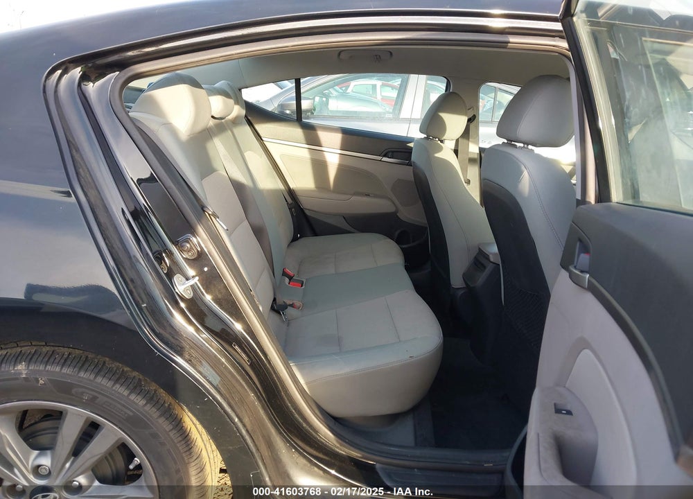 2017 HYUNDAI ELANTRA VIN: 5NPD84LF1HH065214