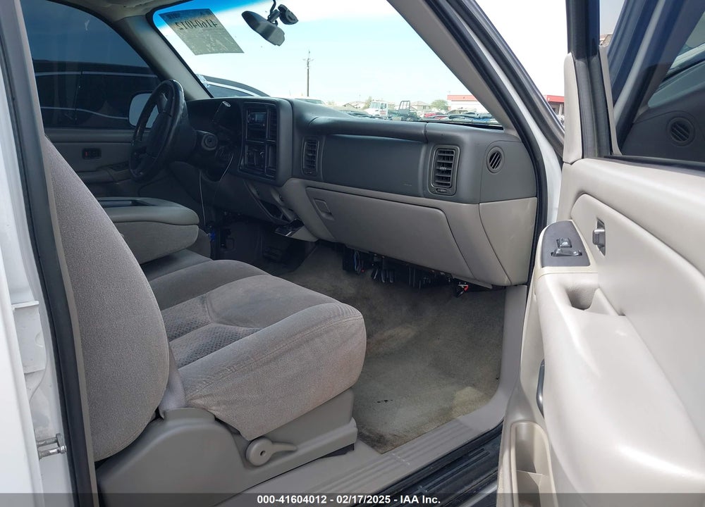 2004 CHEVROLET TAHOE LS VIN: 1GNEC13V54R307649