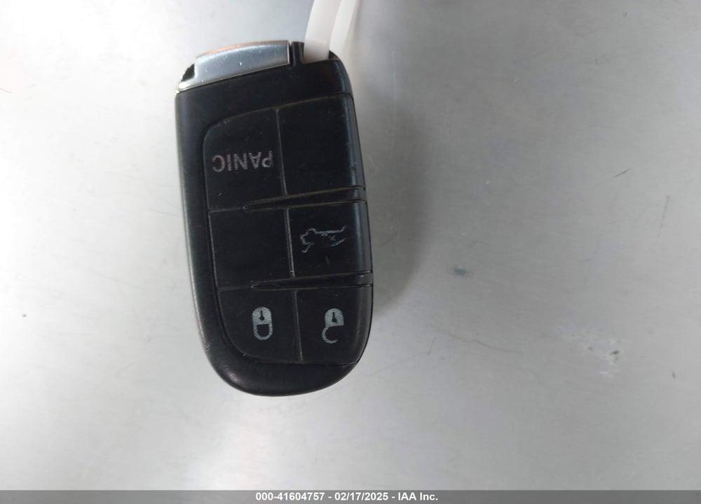 2015 CHRYSLER 200 VIN: 1C3CCCABXFN748194