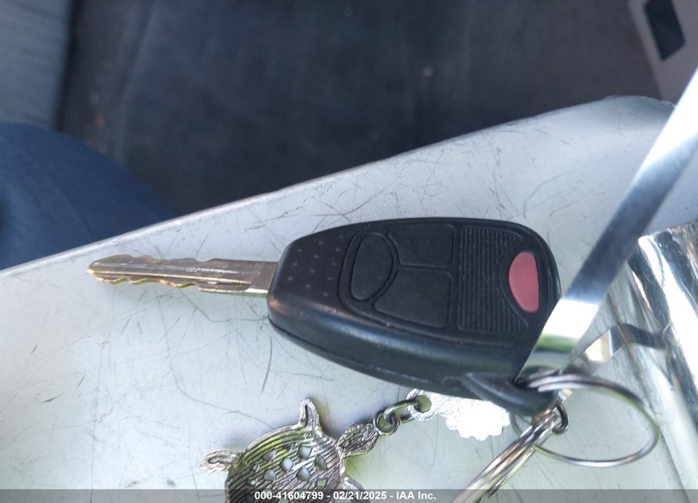 2006 JEEP COMMANDER VIN: 1J8HH48NX6C330781