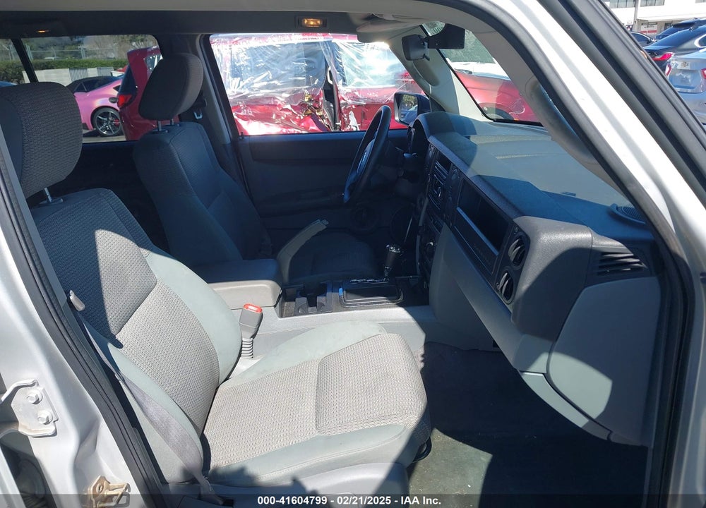 2006 JEEP COMMANDER VIN: 1J8HH48NX6C330781